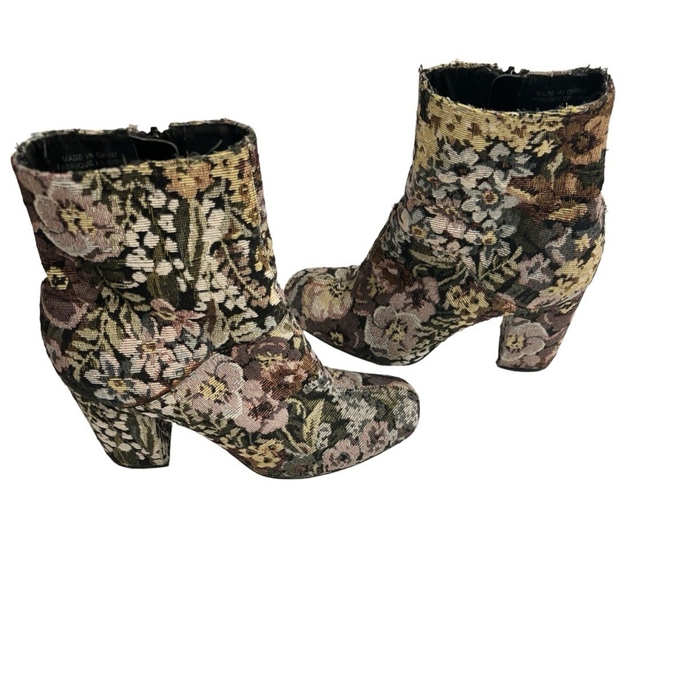 Urban Outfitters Emma Floral Jacquard Tapestry Ankle Boots Size 10 Block Heels
